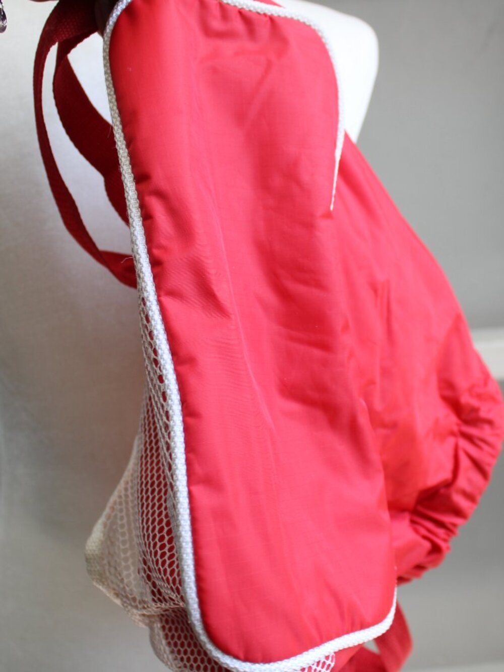 Vintage Y2K Red Nylon Floral Mesh Drawstring Outdoors Beach Bag Mini Backpack - Picture 6 of 7
